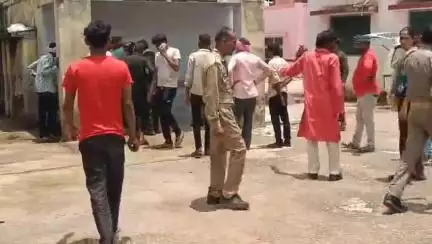महोबा: बिलबई रेलवे क्रासिंग के पास युवक ने ट्रेन से काटकर दी जान, पुलिस ने शव पोस्टमार्टम के लिए भेजकर शुरू की कार्यवाही