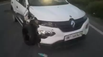 मधेपुरा: NH-107 पर कार और बाइक की टक्कर, दो राजमिस्त्री घायल, कार सवार फरार