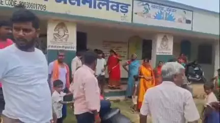 टंडवा: असनాలేवड़ गांव में आंगनबाड़ी सहायिका चुनाव में विवाद, ग्रामीणों ने ग्राम सभा का किया विरोध