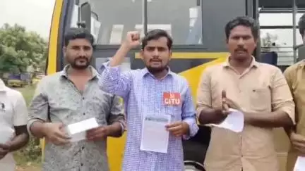 రవాణా రంగ కార్మికులను ఆదుకోవాలి ప్రతిపాడులో ప్రవేట్ బస్సు డ్రైవర్లతో సమావేశం నిర్వహించిన సీఐటీయూ నేతలు
