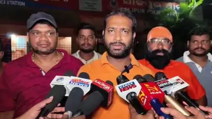 ବିଞ୍ଝାରପୁର: ଯାଜପୁର ଟାଉନ ଅଞ୍ଚଳରେ ଗୋ ଚାଲାଣକୁ ନେଉ ଟାଉନ ଥାନାରେ ପତିକ୍ରିୟା ଦେଲେ ଜିଲ୍ଲା ରାଷ୍ଟ୍ରୀୟ ବଜରଙ୍ଗ ଦଳ ଜିଲ୍ଲା ଗୋ ରକ୍ଷା ପ୍ରମୁଖ