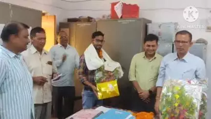 बीरपुर: बीरपुर अंचल में सेवानिवृत्त सीआई एवं स्थानांतरित कर्मियों को विदाई दी गई, नए कर्मियों का स्वागत किया गया