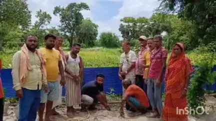 पतरघट: पतरघट प्रखंड में अंतरराष्ट्रीय सहकारिता दिवस पर 'एक पेड़ मां के नाम' अभियान शुरू, पैक्स अध्यक्ष शामिल