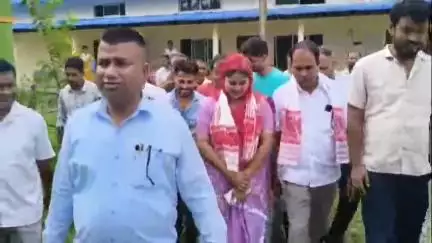 পশ্চিম নলবাৰী: চামতাস্থিত পশ্চিম নলবাৰী খণ্ড উন্নয়ন বিষয়াৰ কাৰ্যালয়ত পঞ্চায়ত সভানেত্ৰীৰ শপত গ্ৰহন অনুষ্ঠান