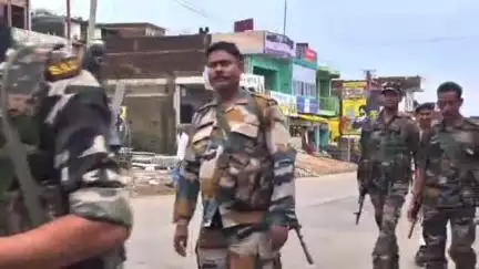 सिमरिया: पुलिस प्रशासन की टीम ने मोहर्रम पर्व को लेकर मुख्य चौक में निकाला फ्लैग मार्च