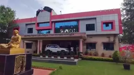 నరసాపురం: రసాభాసగా మారిన నరసాపురం మున్సిపల్ కౌన్సిల్ సమావేశం, త్రాగునీరు మార్కెట్ పాటపై మండిపడ్డ అధికార ప్రతిపక్ష సభ్యులు