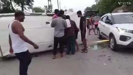 गड़हनी: बगवां के एक व्यक्ति की सड़क दुर्घटना में हुई मौत, गांव में पसरा मातम