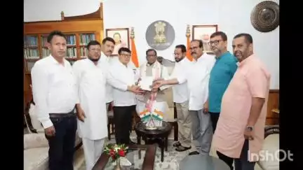 মানকাচৰ: দক্ষিণ শালমাৰা সমষ্টিৰ বিধায়ক ওৱাজেদ আলী চৌধুৰীৰ লগতে কেইবাজনো বিধায়ক উচ্ছেদক লৈ ৰাজ্যপালক সাক্ষাৎ কৰে