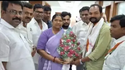 సిర్పూర్ టి: మంత్రులు పొన్నం ప్రభాకర్ గౌడ్, సీతక్కను కలిసి సిర్పూర్ నియోజకవర్గ సమస్యలను వివరించిన కాంగ్రెస్ నాయకులు
