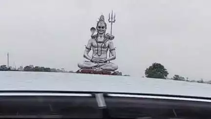 करेली: लगातार बारिश से नर्मदा नदी का रौद्र रूप, जलस्तर बढ़ने से किनारे की दुकानें हटवाईं