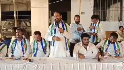 శ్రీకాకుళం: రానున్న ఎన్నికల్లో వైసీపీ పార్టీ గెలుపే లక్ష్యంగా పనిచేయాలి:మాజీ స్పీకర్ తమ్మినేని సీతారాం