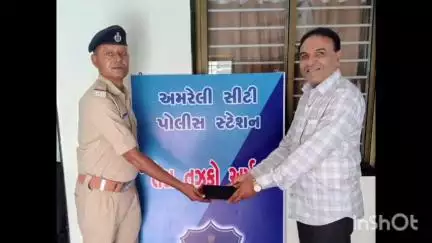 સીટી પોલીસ સ્ટેશન વિસ્તાર ખાતેથી ગુમ થયેલ મોબાઈલ મૂળ માલિકને પરત કરતી પોલીસ.