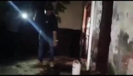 ऋषिकेश: मीरा नागर गली नंबर 2 में घर के अंदर घुसा कोबरा सांप, मच गया हड़कम्प, वन विभाग ने किया रेस्क्यू