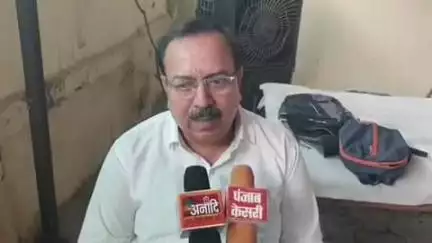 भिंड नगर: भिंड में खराब स्ट्रीट लाइटों को ठीक करवाने के लिए नगर पालिका सीएमओ यशवंत वर्मा ने कर्मचारियों को दिए निर्देश