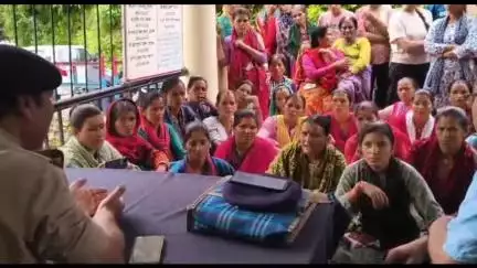 कपकोट: नाबालिग के अपहरण व छेड़छाड़ के मामले में न्याय की मांग को लेकर महिलाओं ने थाना घेरा, कपकोट पुलिस से नोंक-झोंक