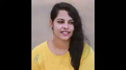 ഹൊസ്ദുർഗ്: തൃക്കരിപ്പൂർ സ്വദേശിനിയായ യുവതിയെ ട്രെയിൻ തട്ടി മരിച്ച നിലയിൽ കണ്ടെത്തി
