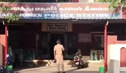 பெரம்பலூர்: அருமடல் அரசு பள்ளி
ஆய்வக பயிற்றுநருக்கு பாலியல் தொல்லை கொடுத்த ஆங்கில  ஆசிரியர் கைது,