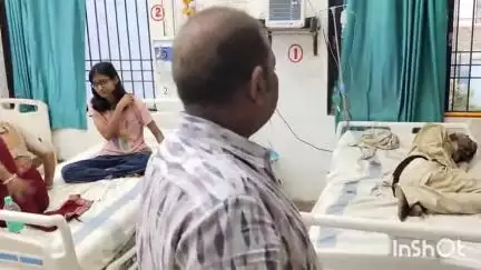 सासाराम: सासाराम के ट्रामा सेंटर में औचक निरीक्षण करने पहुंची सासाराम सदर अस्पताल की उपाधीक्षक