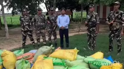 मिहींपुरवा: लोकाही के पास कृषि विभाग और एसएसबी की टीम ने 41 बोरी खाद बरामद की, तस्कर सामान छोड़कर भागे
