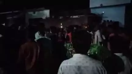 डलमऊ: शनिवार की रात नवी मोहर्रम पर शेखवाडा मोहल्ले में निकाला गया ताजिया का जुलूस