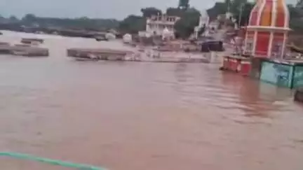सेवढ़ा: सेवड़ा सनकुआ सिंध नदी घाट पर बढ़ा जलस्तर, प्रशासन ने घाट और छोटे पुल पर सुरक्षा बढ़ाई, SDM ने किया निरीक्षण