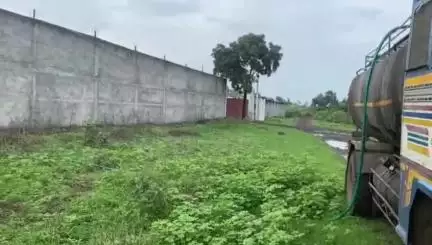 घट्टिया: केसरपुर में बिना अनुमति सील टायर फैक्ट्री फिर चालू, प्रशासन संचालक को क्यों दे रहा अभयदान?