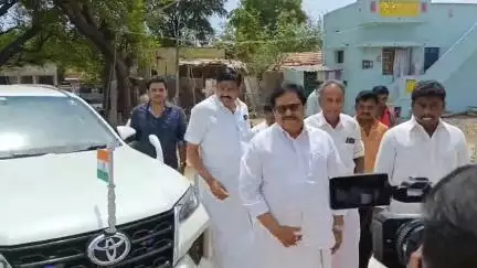 திருப்புவனம்: தனிப்படையை அரசு கலைத்திருப்பது வரவேற்கத்தக்கது.
மடப்புரத்தில் முன்னாள் அமைச்சர் பேட்டி.