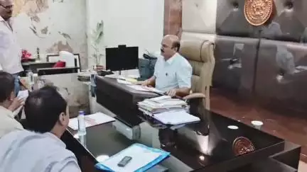 रतलाम: जेवीएल श्रमिकों के ₹25 करोड़ के भुगतान हेतु पूर्व विधायक के नेतृत्व में प्रतिनिधिमंडल कलेक्टर से मिला