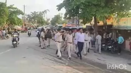 झंझारपुर: झंझारपुर में मोहर्रम पर्व शांतिपूर्ण मनाने के लिए प्रशासन ने निकाला फ्लैग मार्च