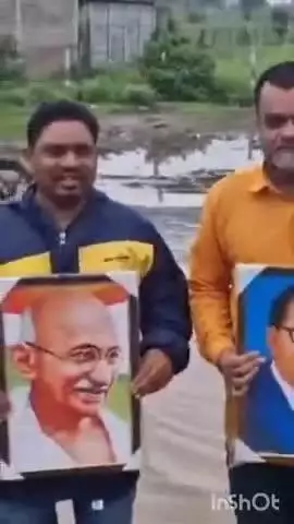 सीहोर नगर: सीहोर श्यामपुर सड़क पर गड्ढों में उतरकर कांग्रेस का विरोध, महासचिव बोले- 40 करोड़ की सड़क 2 साल में ही उखड़ गई