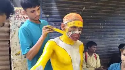 ಧಾರವಾಡ: ಮೊಹರಂ ಹಬ್ಬದ: ನಗರದಲ್ಲಿ ಹುಲಿಯ ಚಿತ್ರ ಬರೆಸಿಕೊಂಡು ಹರಕೆ ತೀರಿಸಿದ ಭಕ್ತರು