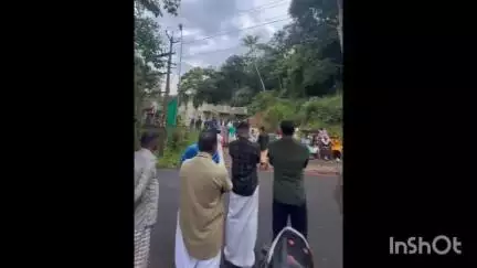 കോട്ടയം: ബി.എസ്.എസ് റോഡ് ടാറിങ്ങിലെ അഴിമതി അന്വേഷിക്കണം, സി.പി.എം പള്ളിക്കത്തോട് സായാഹ്ന ധർണ നടത്തി