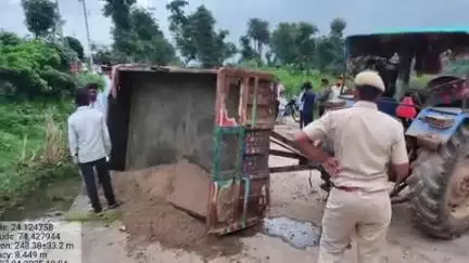 धरियावद: धरियावद वन विभाग की टीम पर हमला, काबरा मंगरा में अवैध बजरी ले जा रहा ट्रैक्टर-ट्रॉली किया गया जब्त