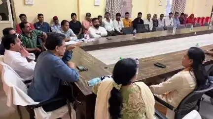 बड़नगर: विधायक जितेंद्र पंड्या ने नगर की यातायात व्यवस्था पर व्यापारियों के साथ बैठक की