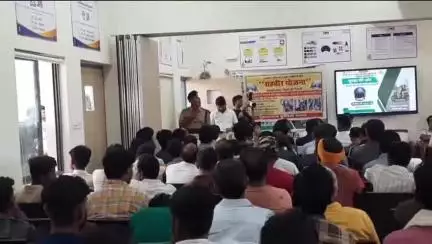 पन्ना: पन्ना में सड़क सुरक्षा पर बड़ा आयोजन, एसपी की मौजूदगी में युवाओं को मिले हेलमेट