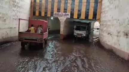 लालबर्रा: सरेखा अंडरपास ब्रिज में बारिश से रिसाव, एसडीएम ने रेल प्रशासन को सुधार के दिए निर्देश