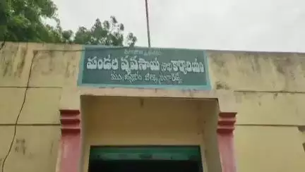 పటాన్​​చెరు: రైతు గుర్తింపు కార్డు కోసం వ్యవసాయ కార్యాలయంలో దరఖాస్తు చేసుకోవాలి :  వ్యవసాయ అధికారి రవీంద్రనాథ్ రెడ్డి