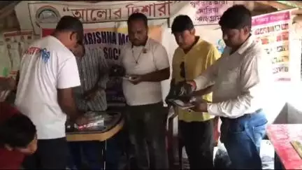 গোপীবল্লভপুর ১: গোপীবল্লভপুরে লেট হরেকৃষ্ণ মহান্তি চ্যারিটেবল ট্রাস্টের উদ্যোগে ছাত্রছাত্রীদের দেওয়া হল শিক্ষা সামগ্রী