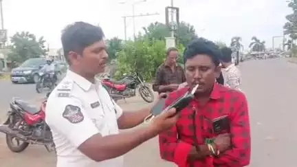 ఇబ్రహీంపట్నంలో ముమ్మరంగా వాహన తనిఖీలు.. 10 ద్విచక్ర వాహనాలు సీజ్