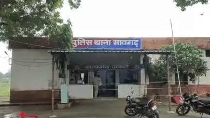 दलौदा: ग्राम राकोदा से एक आरोपी 10 लीटर हाथ भट्टी कच्ची शराब का परिवहन करते हुए पकड़ा गया