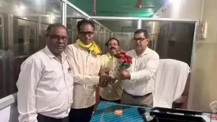 पखांजूर: लालतू राम कुंजाम को खंड शिक्षा अधिकारी कार्यालय कोयलीबेड़ा की ओर से दी गई भावभीनी विदाई