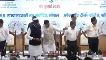 बैरसिया: अंतर्राष्ट्रीय सहकारिता दिवस पर CM मोहन यादव ने भोपाल में बहनों को सिलाई मशीन दी