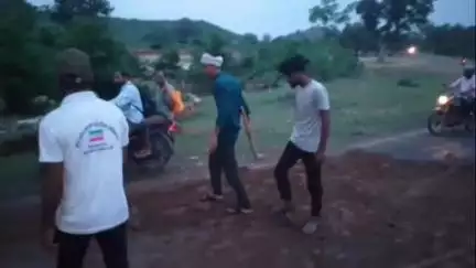 चंदेरी: प्राणपुर घाटी पर अंधे मोड़ से हो रही दुर्घटनाओं को लेकर ऑल इंडिया कल्याण संघ के कार्यकर्ताओं ने सांसद से की अपील