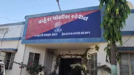 શહેરા: શહેરા તાલુકાના મોરવા(રેણાં) ગામના ડેપ્યુટી સરપંચ સામે શહેરા પોલીસ મથકે એટ્રોસિટીની ફરિયાદ નોંધાઈ હતી
