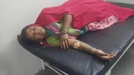 आमला: खारी गांव में खेत में काम करते समय महिला को जहरीले सांप ने काटा, आमला अस्पताल में भर्ती