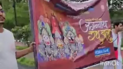 इस्कॉन मंदिर की जगन्नाथ यात्रा कालिदास अकादमी से निकाली गई
