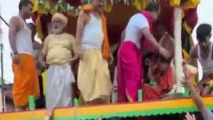 चक्रधरपुर: चक्रधरपुर की पुरानी बस्ती में निकाली गई बाहुड़ा रथ यात्रा