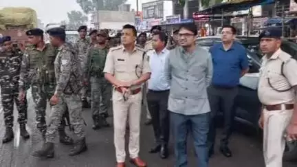 चितरपुर: मोहर्रम में शांति व्यवस्था बनाए रखने के लिए डीसी-एसपी ने चितरपुर सहित अन्य क्षेत्रों में किया फ्लैग मार्च