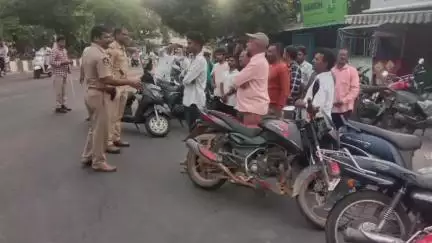 కడప: ప్రతి శనివారం రోడ్డు భద్రత పై ప్రజలకు అవగాహన కార్యక్రమాలు నిర్వహించాలి:  కర్నూలు రేంజ్ డిఐజి కోయా ప్రవీణ్
