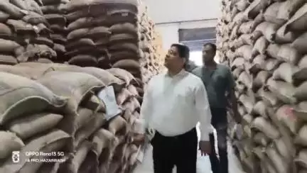 हज़ारीबाग: उपायुक्त ने किया एफसीआई गोदाम का निरीक्षण, दिए आवश्यक निर्देश